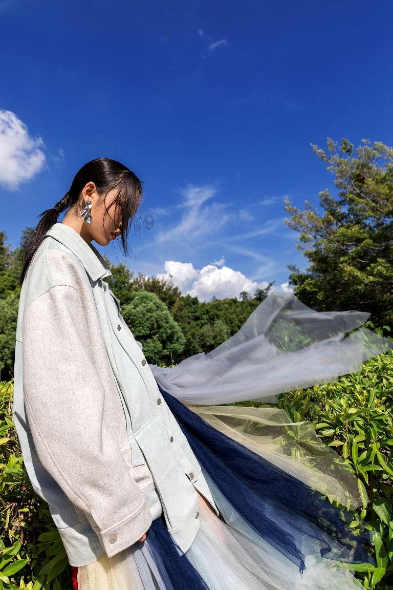 挂起红灯笼 欢喜迎新年